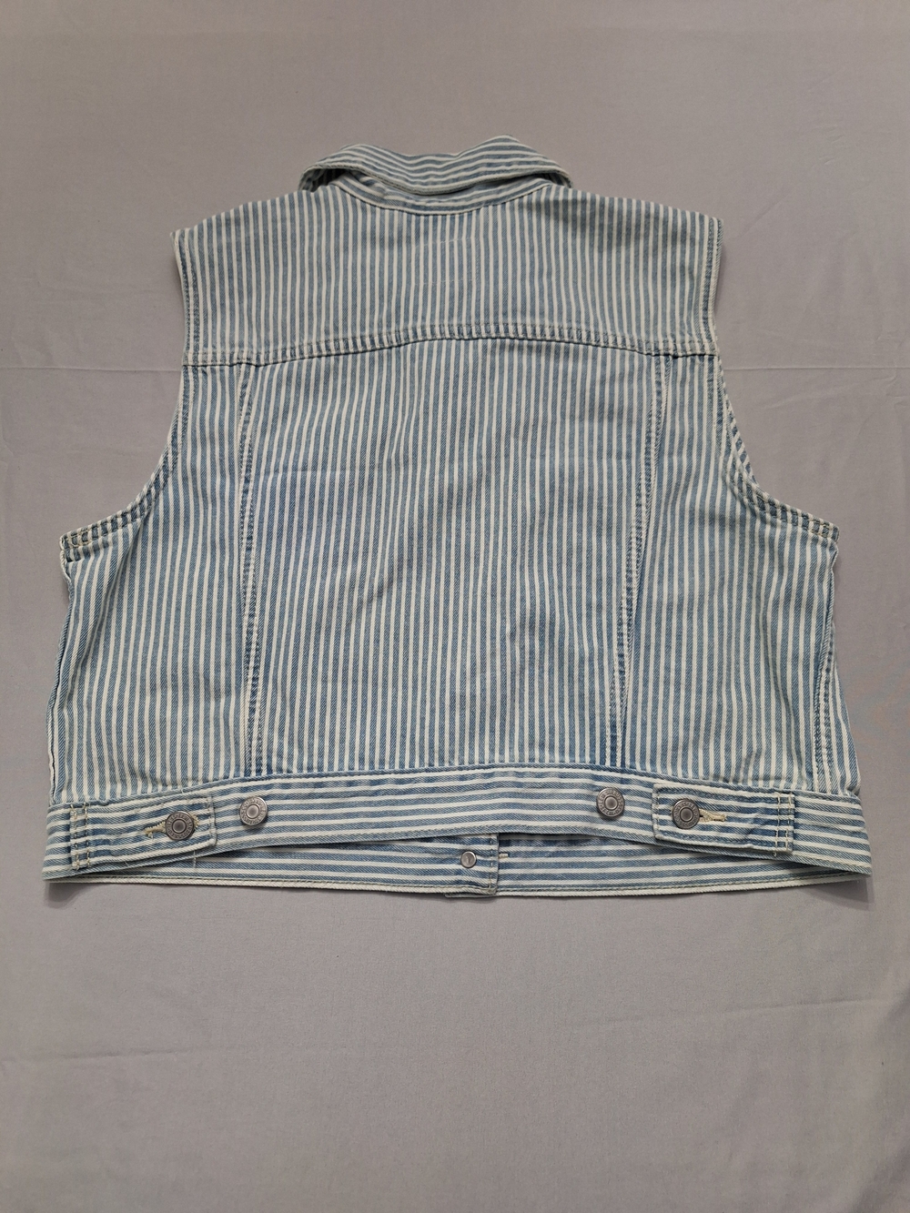 NWT Levi’s Women’s Vest, Blue & White Hickory Striped Denim Crop Trucker, Size L - Picture 7 of 7
